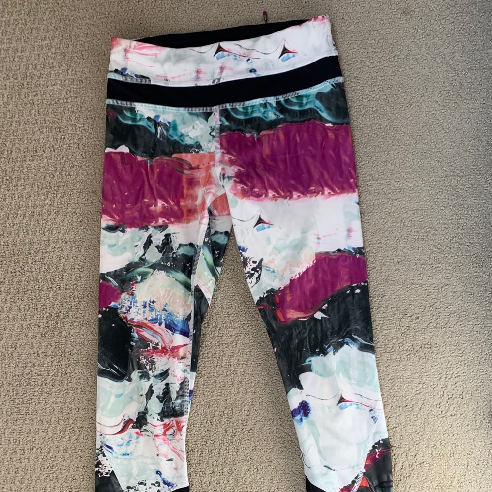 LuluLemon cropped leggings 24” size 2